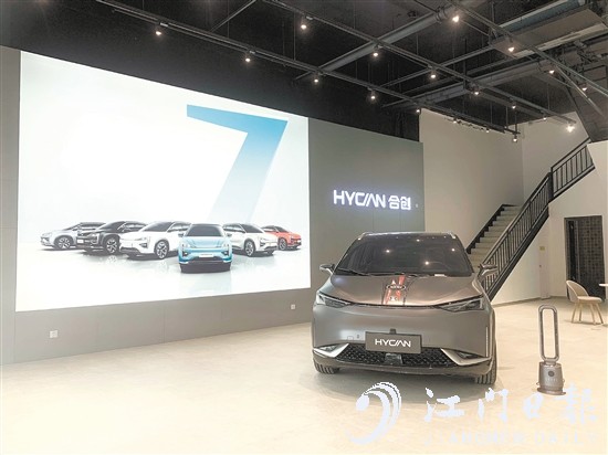 合創(chuàng)汽車江門萬達(dá)體驗(yàn)中心正式試業(yè)。