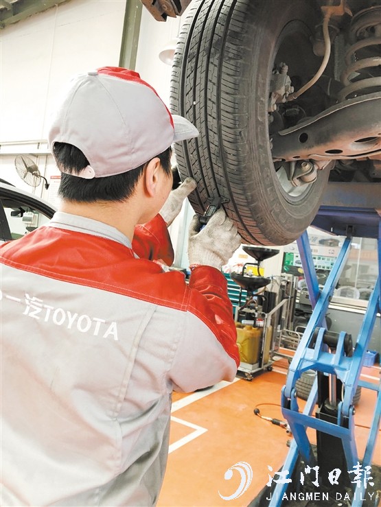 臺風過后，應(yīng)及時對愛車進行檢查、清洗。