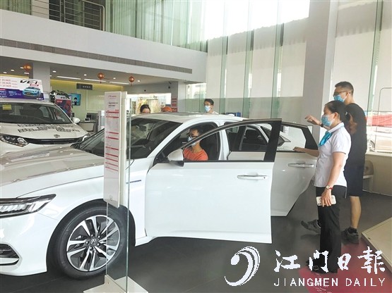 購車后想盡早提車回家，最好選擇白色等大眾化顏色。