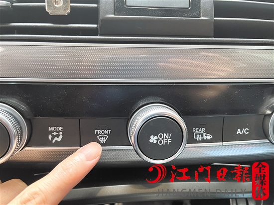 當(dāng)汽車(chē)車(chē)窗起霧時(shí)，可開(kāi)啟玻璃除霧功能。