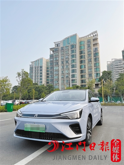 ER6的外觀科技運(yùn)動(dòng)。