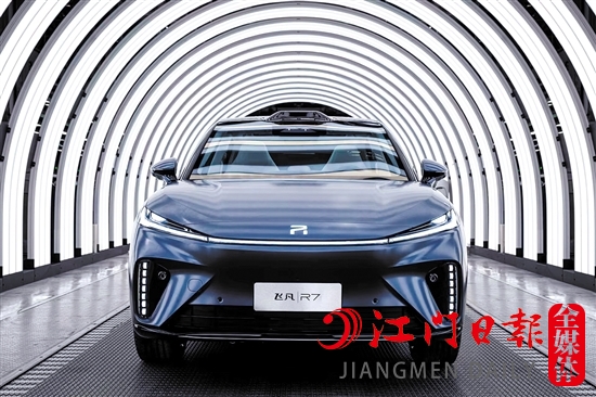 飛凡R7給人一種強(qiáng)烈的未來感。