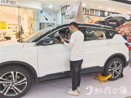 把汽車“開進(jìn)”商場，可以加大隨機(jī)性購買比例。