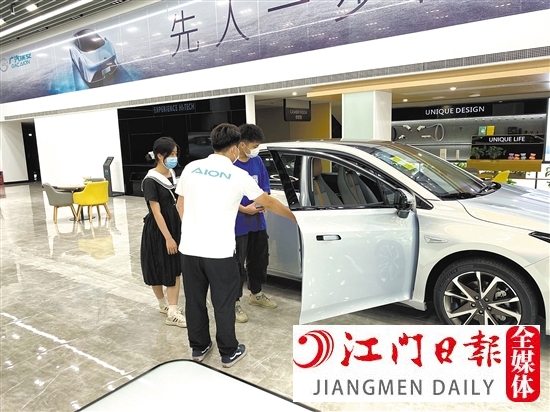 隨著油價(jià)不斷攀升，想購(gòu)買(mǎi)新能源汽車(chē)的消費(fèi)者也越來(lái)越多。