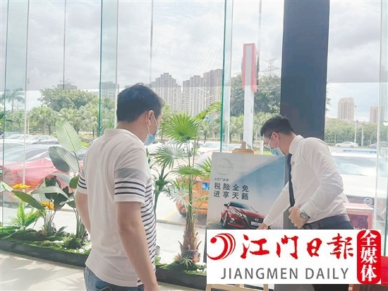購(gòu)置稅減征政策吸引消費(fèi)者目光。