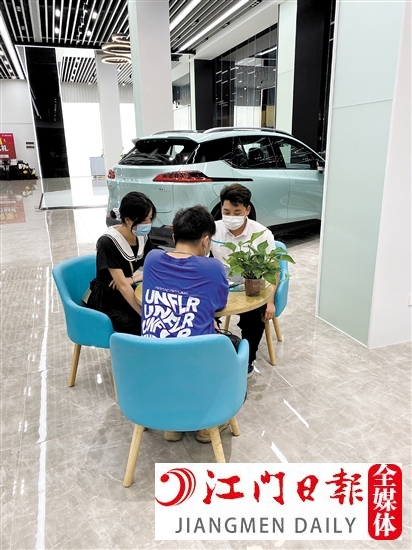 今年以來(lái)，消費(fèi)者購(gòu)買新能源汽車熱情高漲。