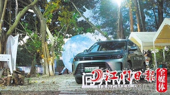 問界M7外觀時尚大氣。