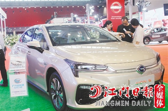 為方便消費者選購新能源汽車，中秋車展將設(shè)置新能源汽車展館。