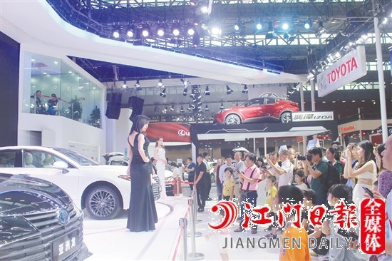 一眾高大上的汽車展具將亮相中秋車展。圖為往屆車展現(xiàn)場。