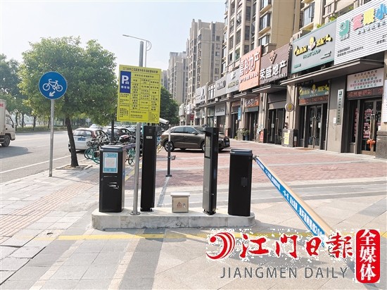 停車(chē)時(shí)選擇收費(fèi)停車(chē)場(chǎng)會(huì)更有保障。