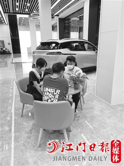 消費(fèi)者在購(gòu)車(chē)時(shí)，應(yīng)要求經(jīng)營(yíng)者對(duì)車(chē)輛作出真實(shí)全面的介紹。