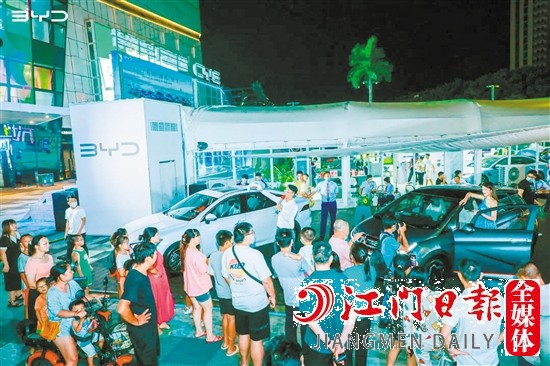 在過去的一年，新能源汽車受到許多消費(fèi)者的青睞。