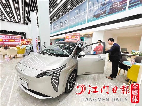 新能源汽車的降價(jià)，成功吸引部分消費(fèi)者的目光。