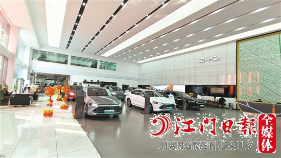 重裝后的展廳寬敞明亮，設(shè)施設(shè)備更完善。