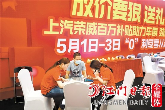 消費(fèi)者與商家簽訂購(gòu)車合同時(shí)，要多加留意。