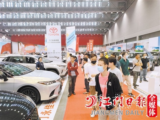 車展現(xiàn)場人氣旺。