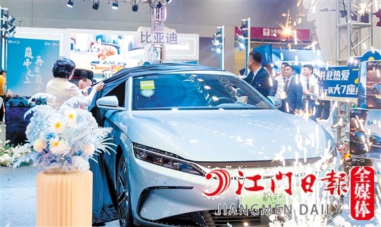 現(xiàn)場亮相的新能源汽車多。