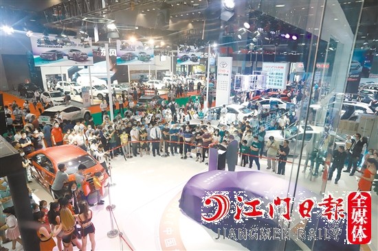 往屆“五一”車展吸引許多消費(fèi)者前來看車、購車。