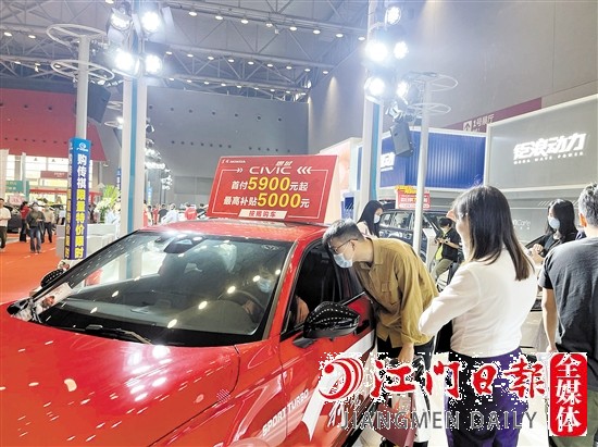 本屆“五一”車展期間，許多汽車經(jīng)銷商將推出購(gòu)車優(yōu)惠。