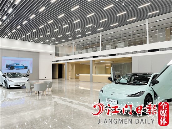 昊鉑中心江門蓬江店展廳寬敞明亮。