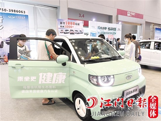 新能源汽車越來(lái)越受消費(fèi)者青睞。