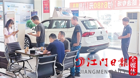 為盡早清理庫存，不少汽車經(jīng)銷商加大優(yōu)惠力度。