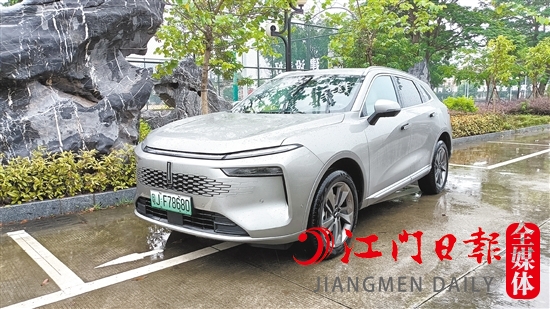 新摩卡DHT-PHEV對前臉進(jìn)行了重新打造，整體輪廓大氣優(yōu)美。