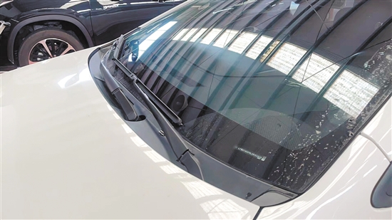 車架號(hào)可在汽車前擋風(fēng)玻璃左下角找到。