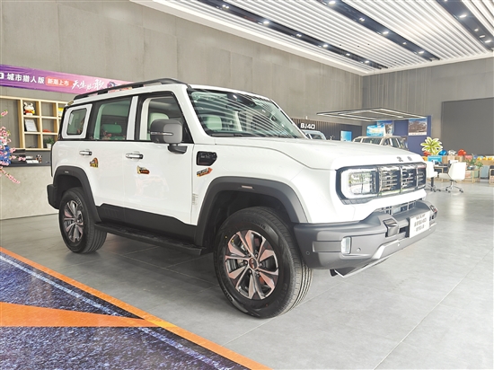 全新BJ40定位世家級潮野SUV，風(fēng)格獨(dú)特。