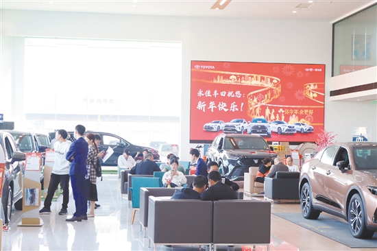 今年1月，買車過年大軍讓4S店熱鬧起來。