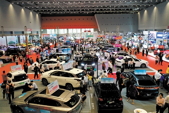 往年的“五一”車展現(xiàn)場人氣旺。