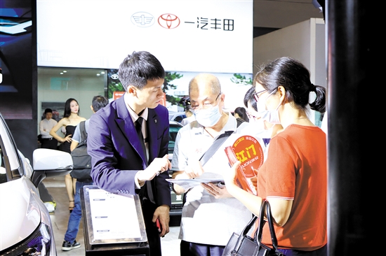 “五一”車展期間，購車客戶就非常關(guān)心補貼問題。