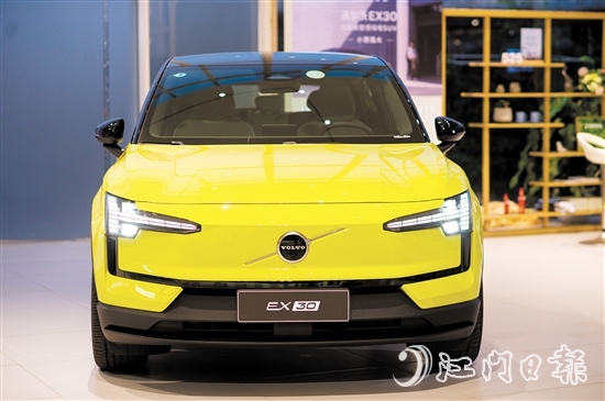 沃爾沃EX30整車看起來(lái)科技感十足。